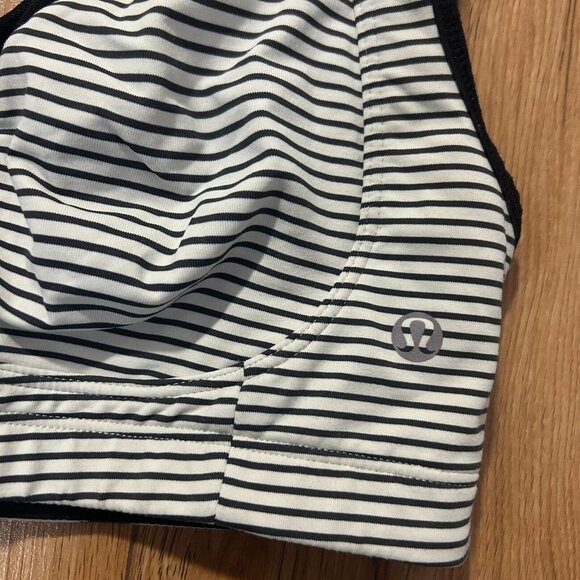 34C Lululemon Ta Ta Tamer II Hyper Stripe Angel Wing Bra Logo Black White EUC - Picture 2 of 5